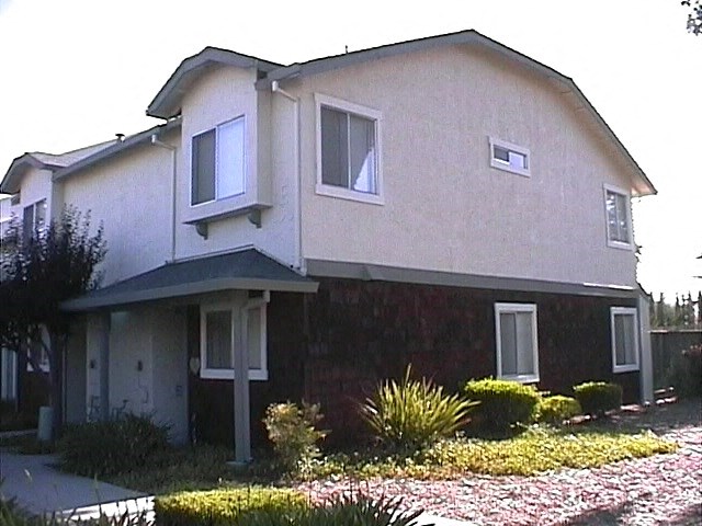 Twin Oaks Town Homes photo 3